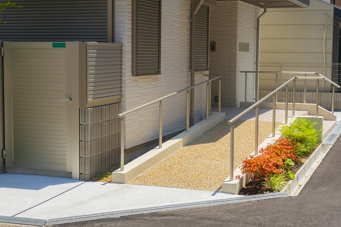 玄関スロープ設置には介護保険制度が利用できる！